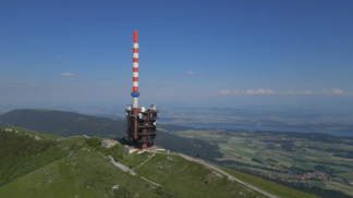 Sendeturm Chasseral mit malerischer Aussicht