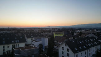 Erster Flug bei Abendstimmung