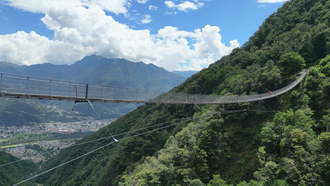 Tibetische Brücke auf dem Monte Carasso bei Bellinzona